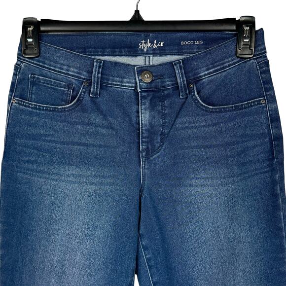 Style & Co SZ 2 Boot Leg Bootcut Jeans Mid-Rise Stretch Pockets Zip-Fly Blue - Picture 2 of 8